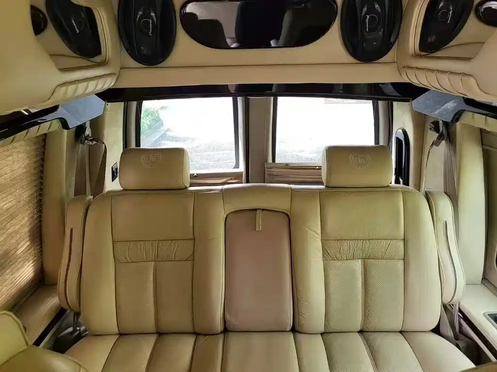 GMC Savana — миниатюра 5