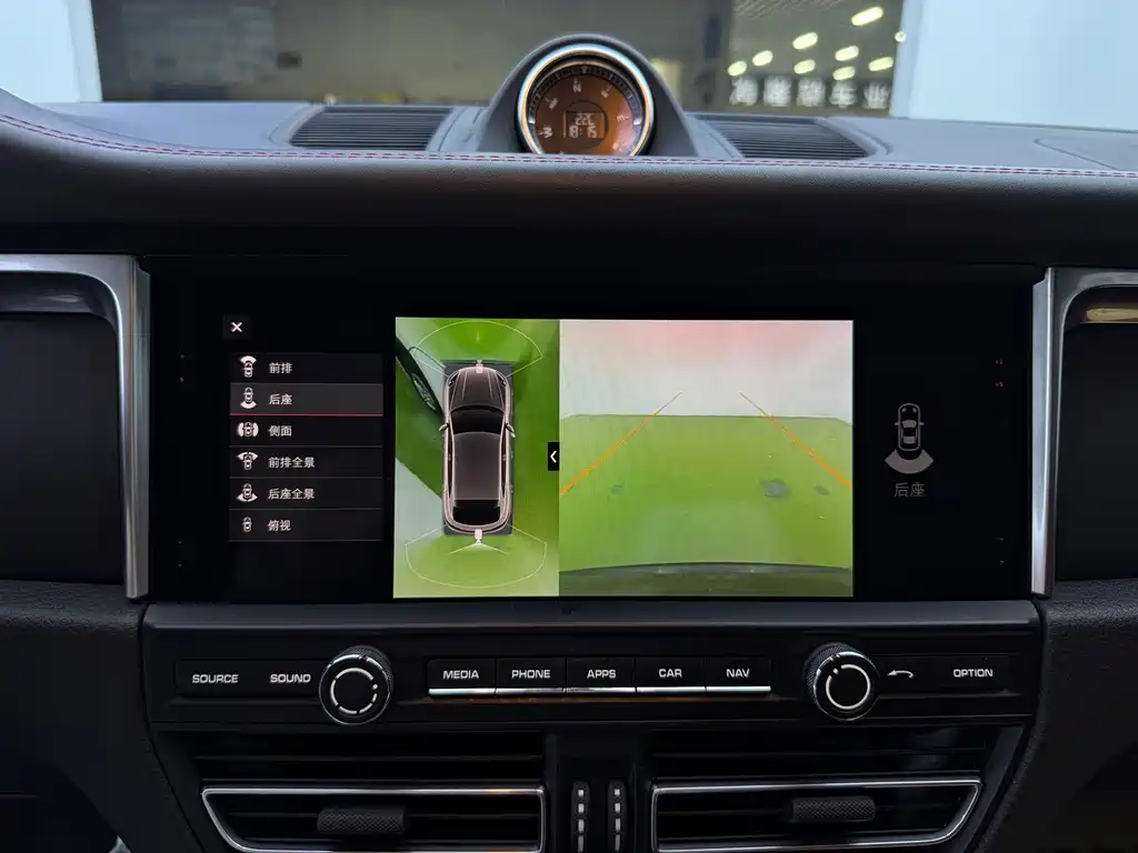 Porsche Macan — миниатюра 27