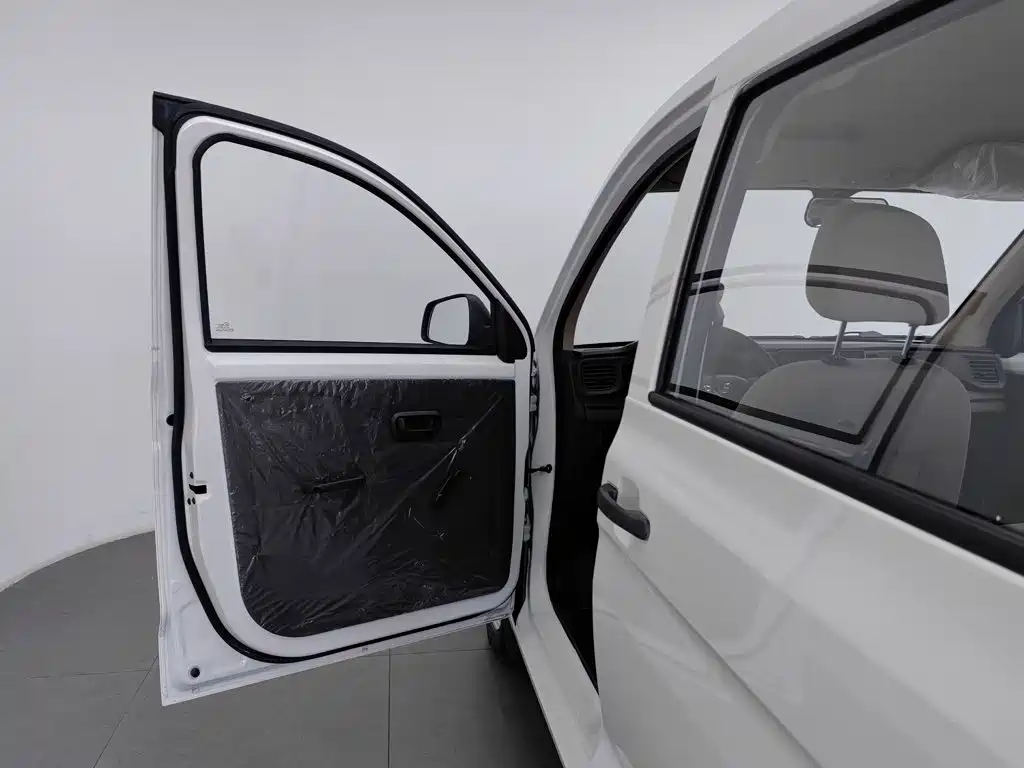 Wuling Hongguang V — миниатюра 8