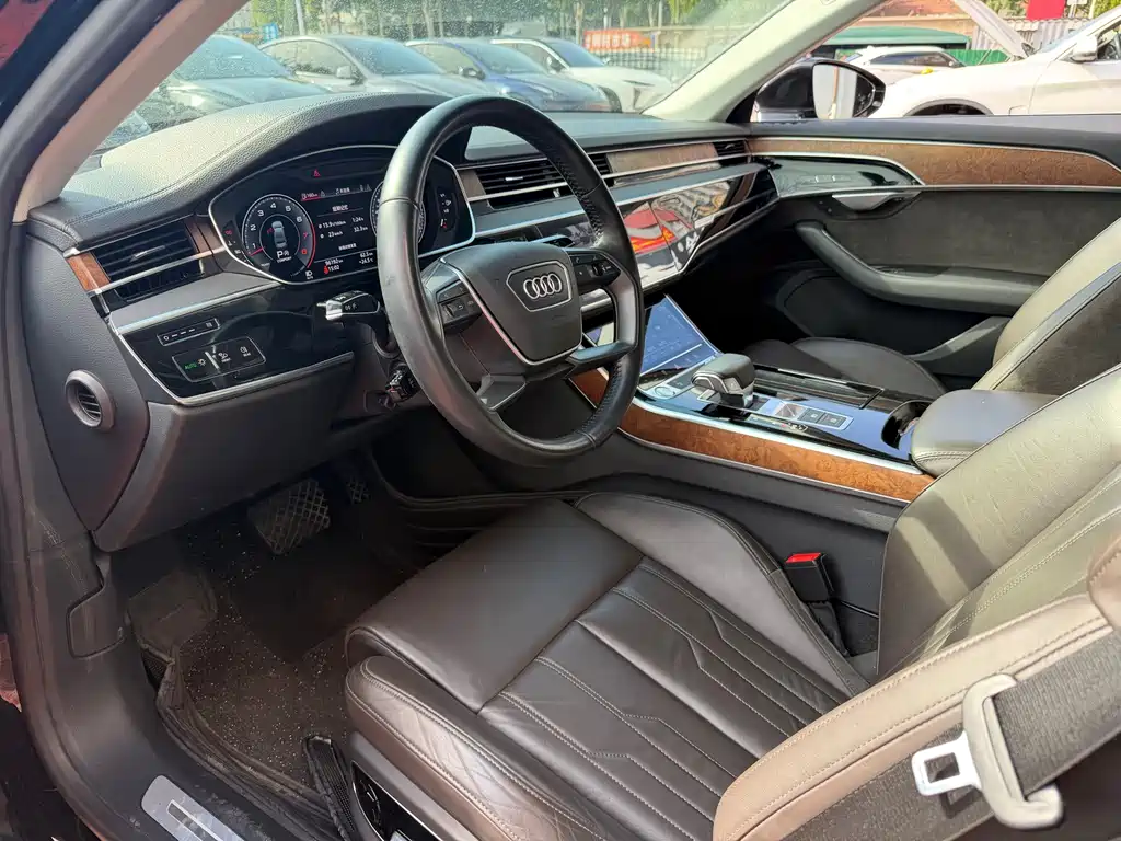 Audi A8 — миниатюра 7
