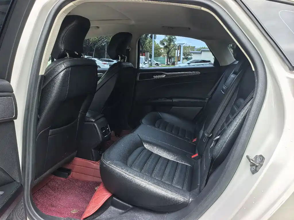 Ford Mondeo — миниатюра 6