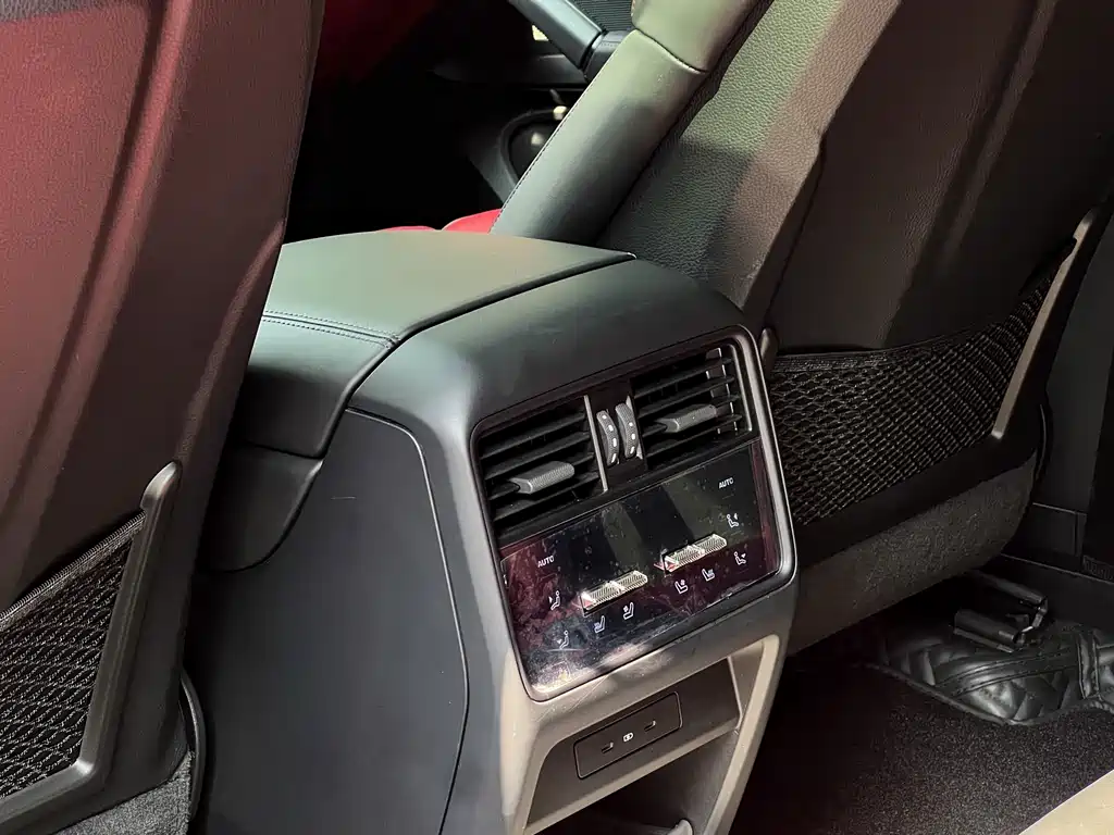 Porsche Cayenne — миниатюра 22
