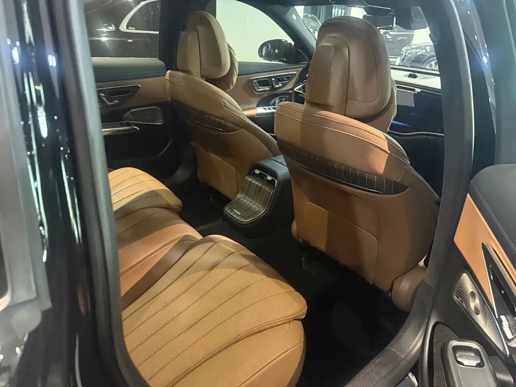 Mercedes-Benz E-Class — миниатюра 4