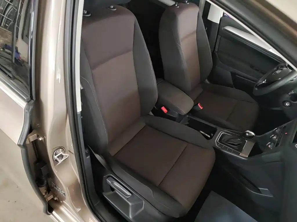 Volkswagen Golf Sportsvan — миниатюра 25