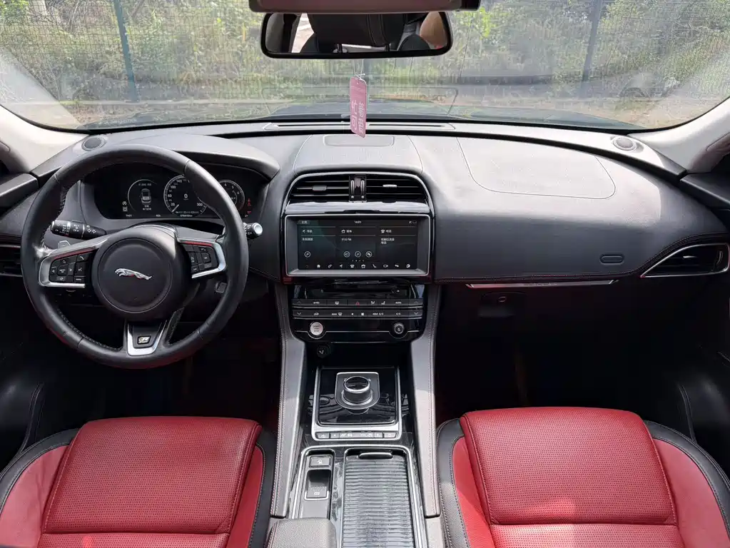 Jaguar F-PACE — миниатюра 7