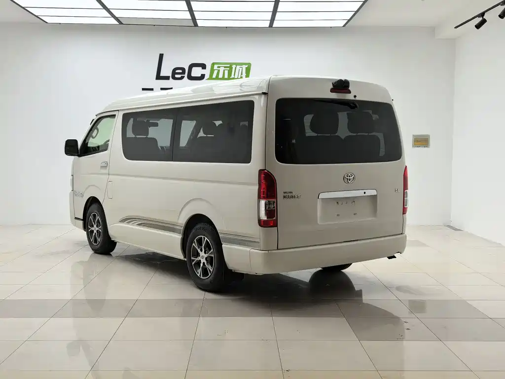 Toyota Hiace — миниатюра 4