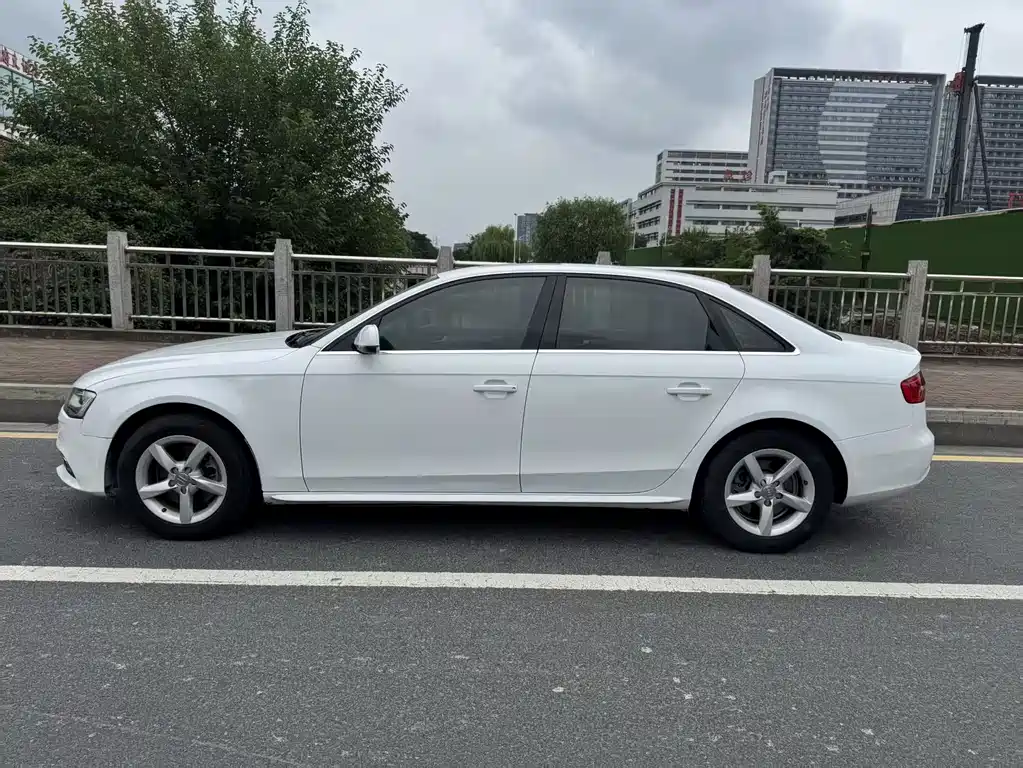 Audi A4L 2013 35 TFSI AT Comfort
