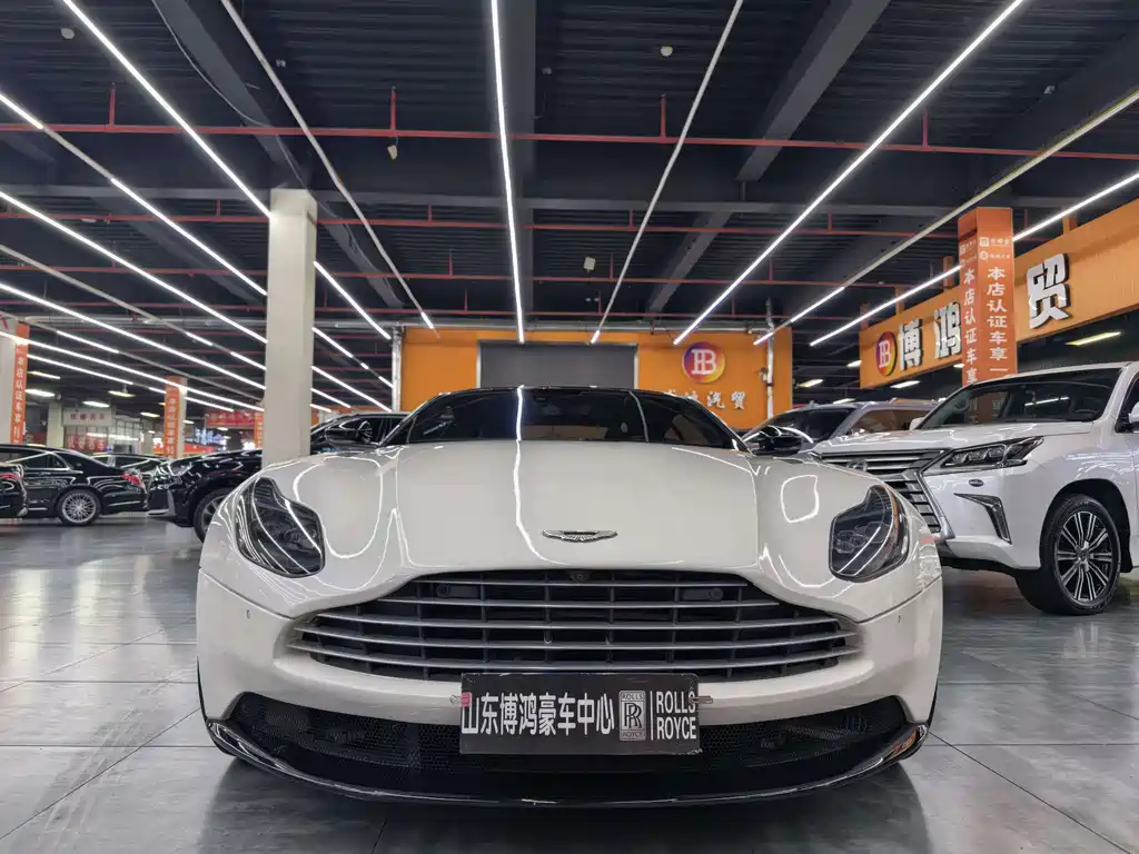 Aston Martin DB11 — миниатюра 2