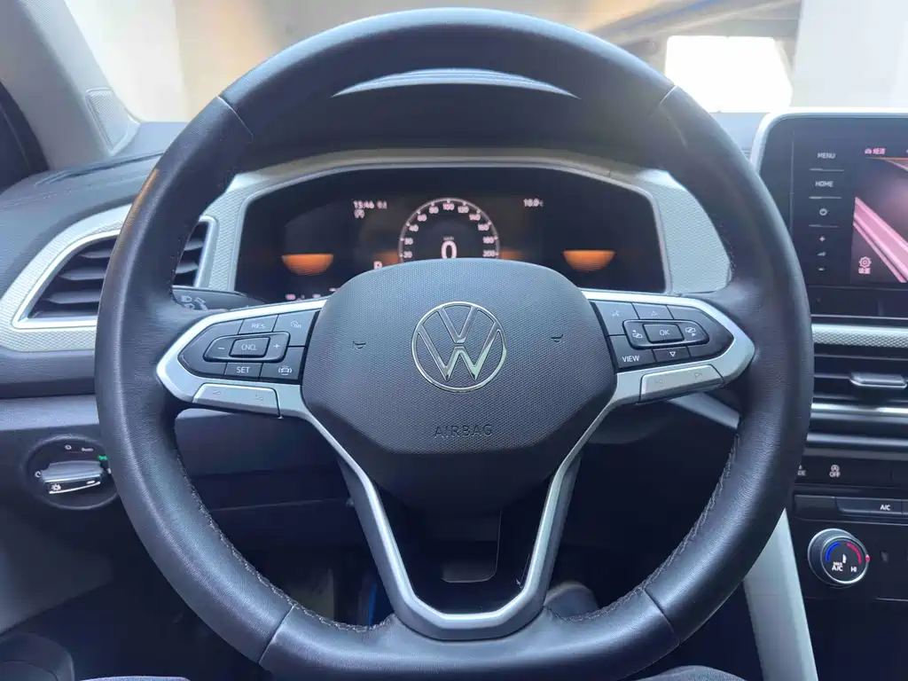 VOLKSWAGEN T ROC EXPLORING SONGS