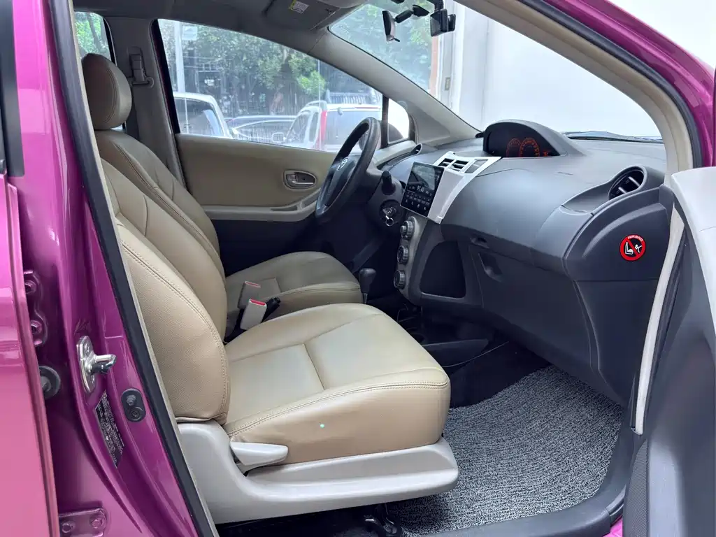 Toyota Yaris — миниатюра 7