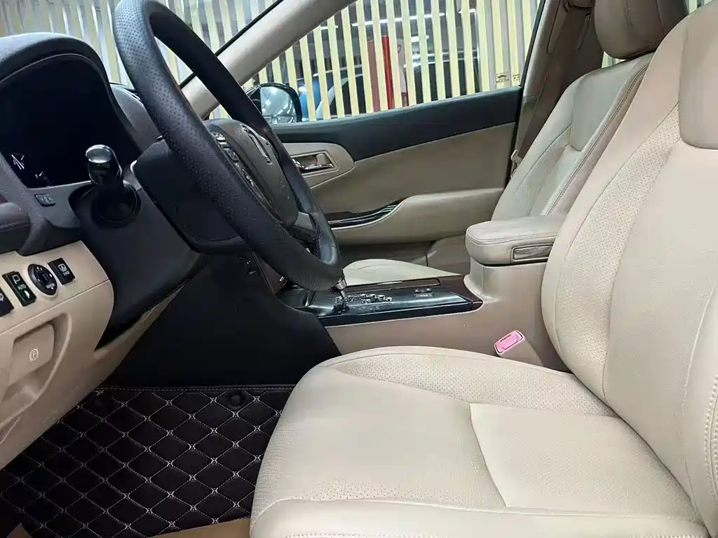 Toyota Crown — миниатюра 4