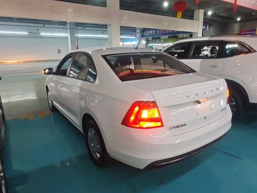 Skoda Rapid — миниатюра 5