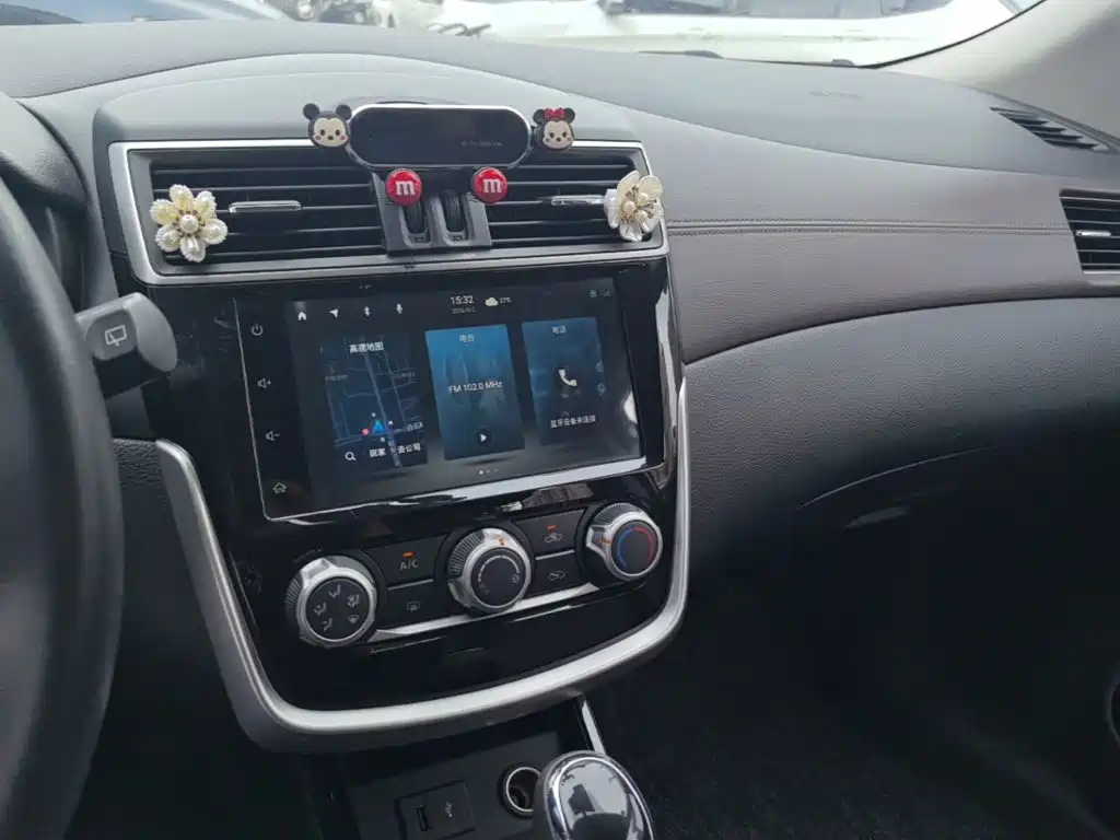 Nissan Tiida — миниатюра 13