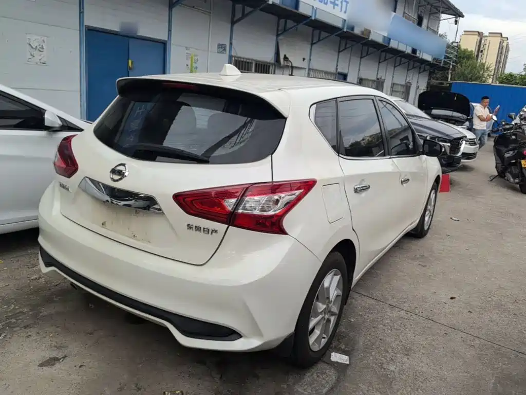 Nissan Tiida — миниатюра 7