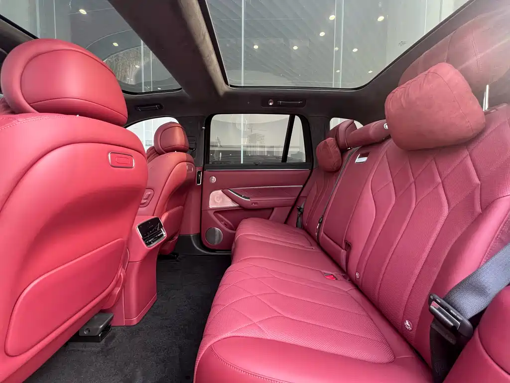 AITO ASK THE WORLD M8