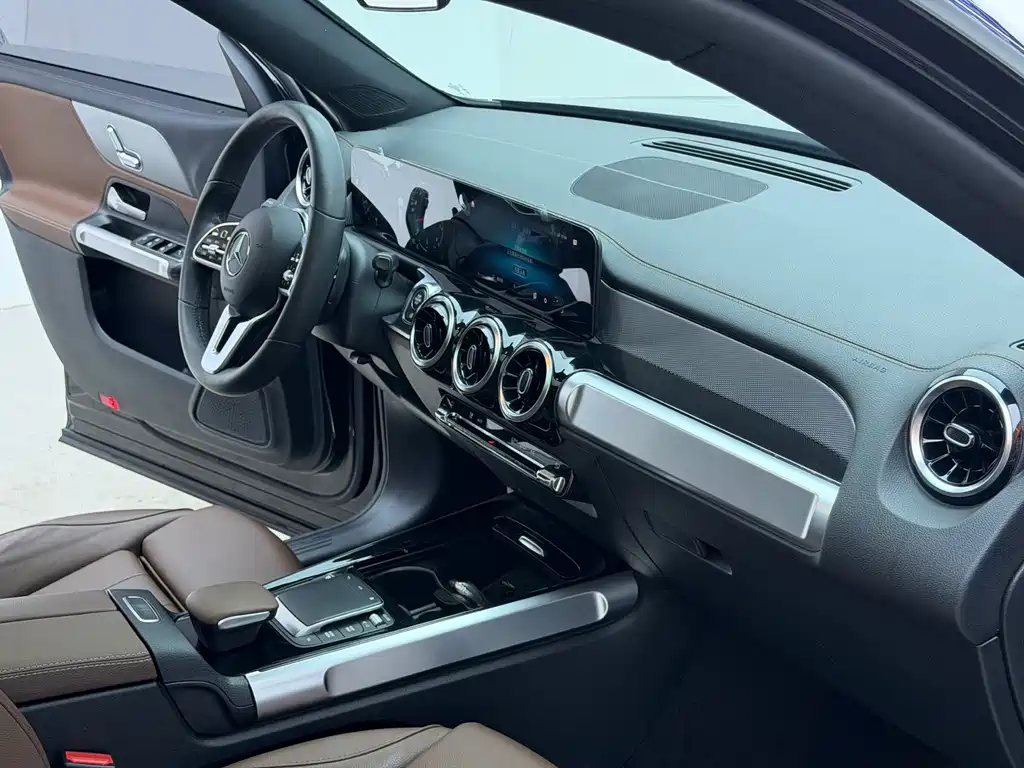 Mercedes-Benz GLB — миниатюра 15