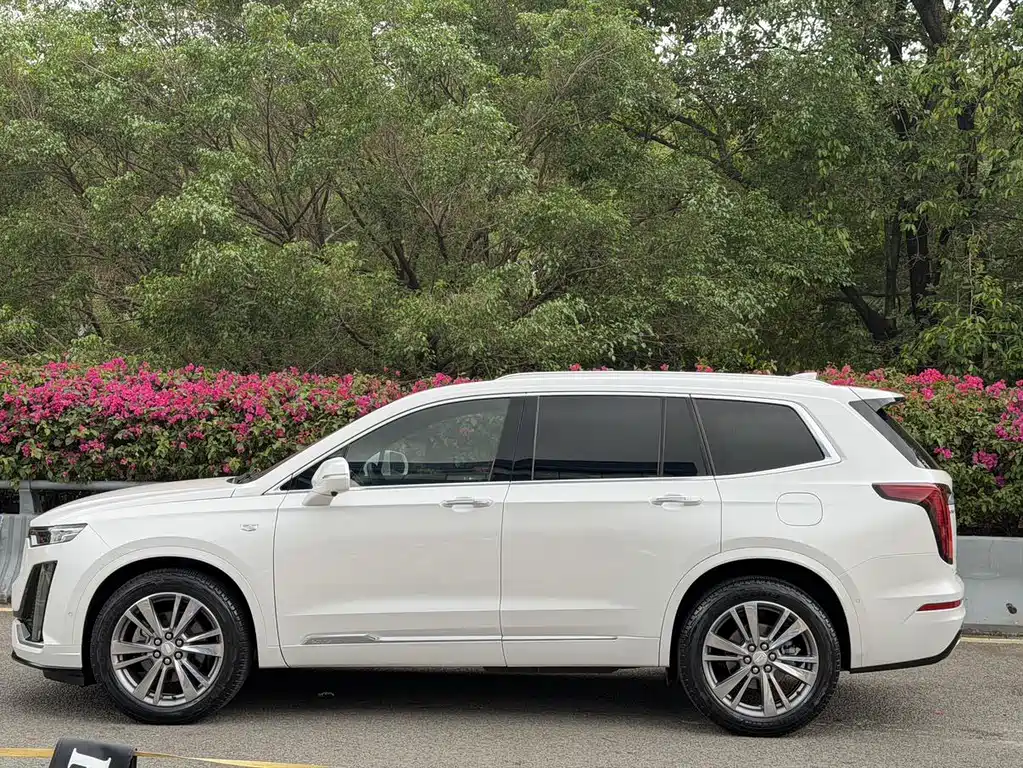 Cadillac XT6 2020 28T мест Luxury