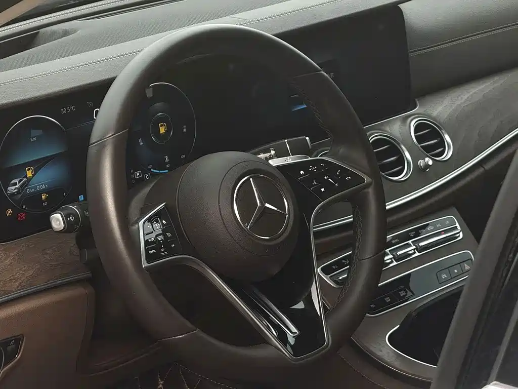 Mercedes-Benz E-Class — миниатюра 4