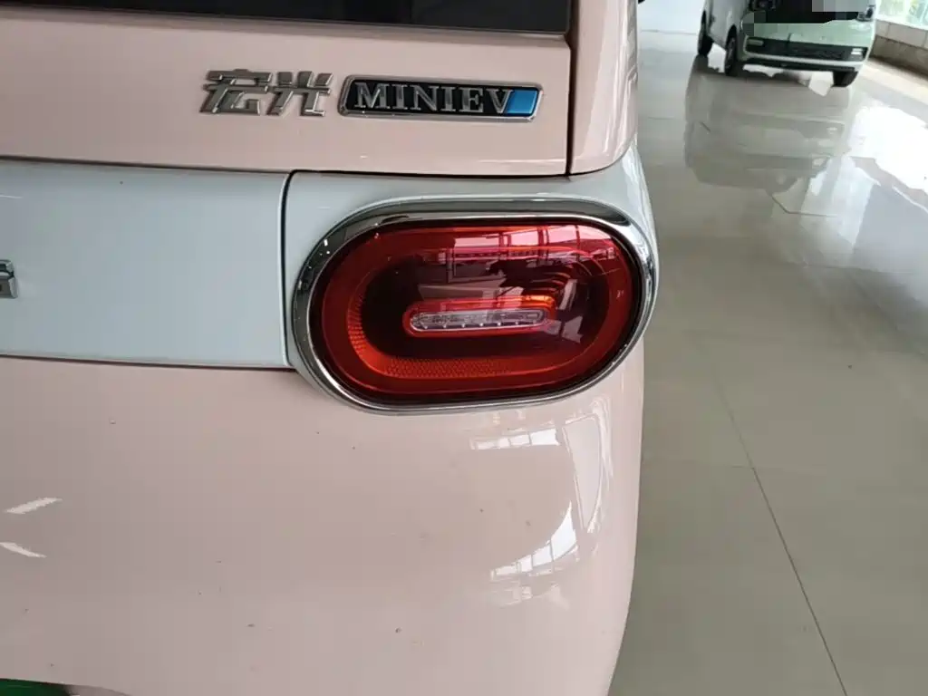 Wuling MINIEV — миниатюра 8