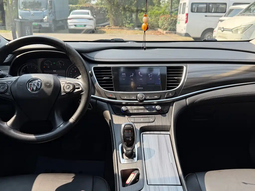 Buick LaCrosse — миниатюра 10