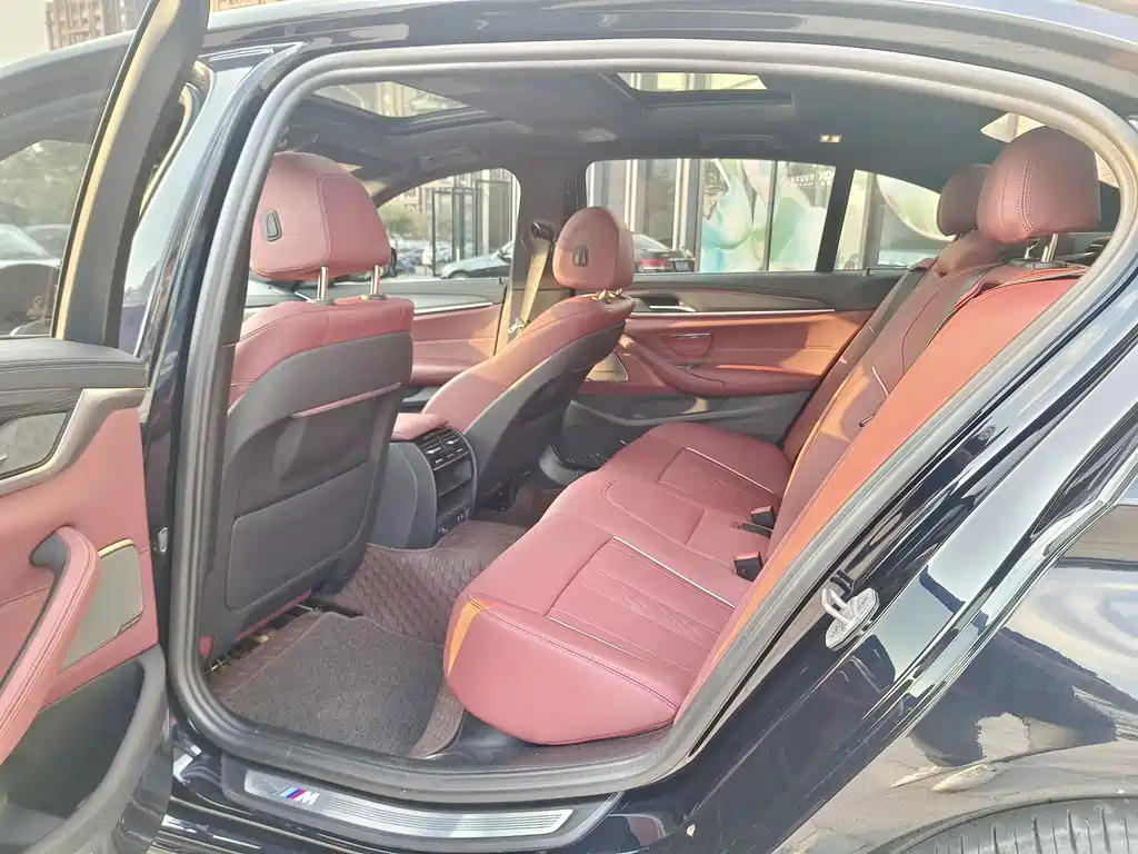 BMW 5 Series — миниатюра 10