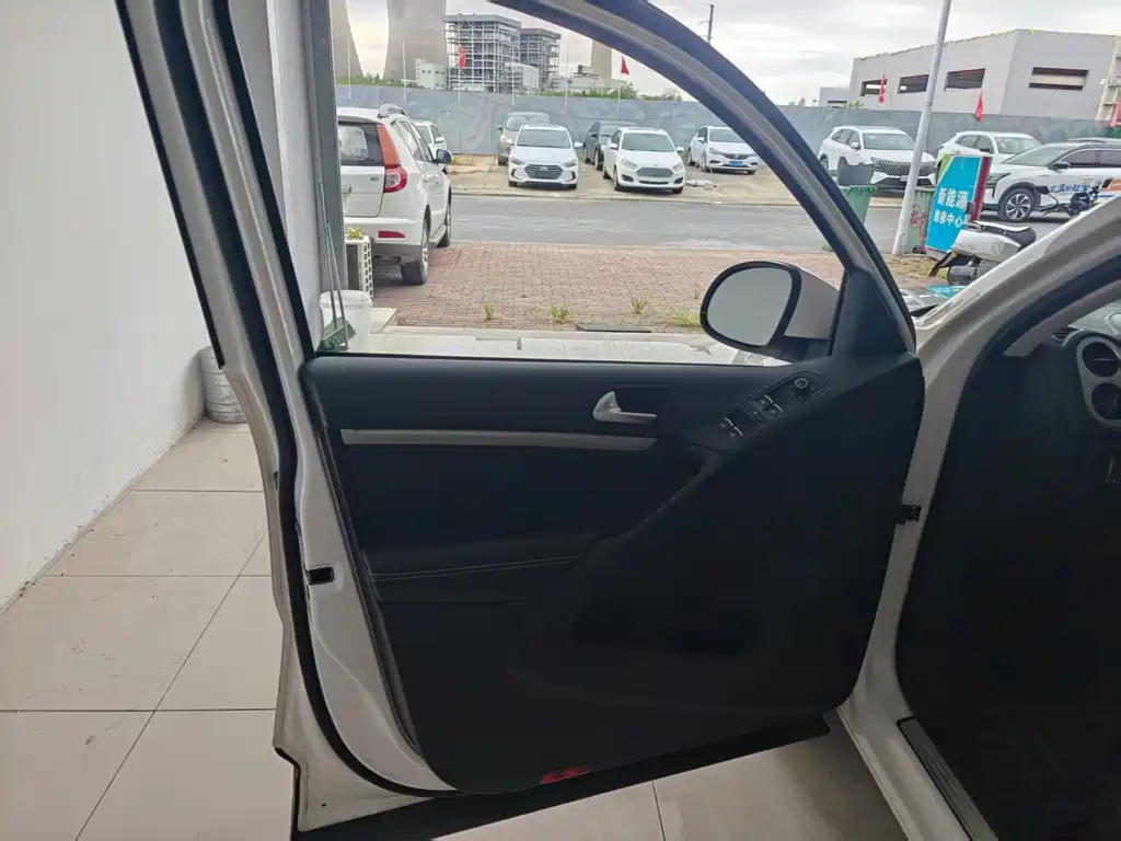 Volkswagen Tiguan — миниатюра 4