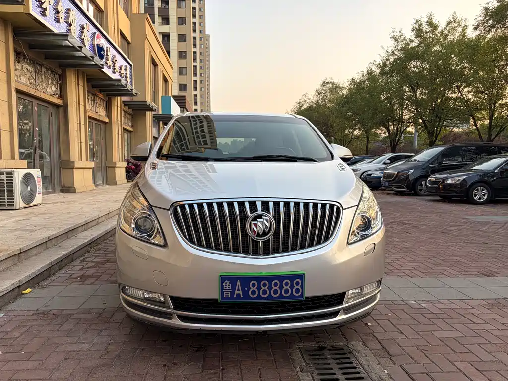 Buick GL8 — миниатюра 2