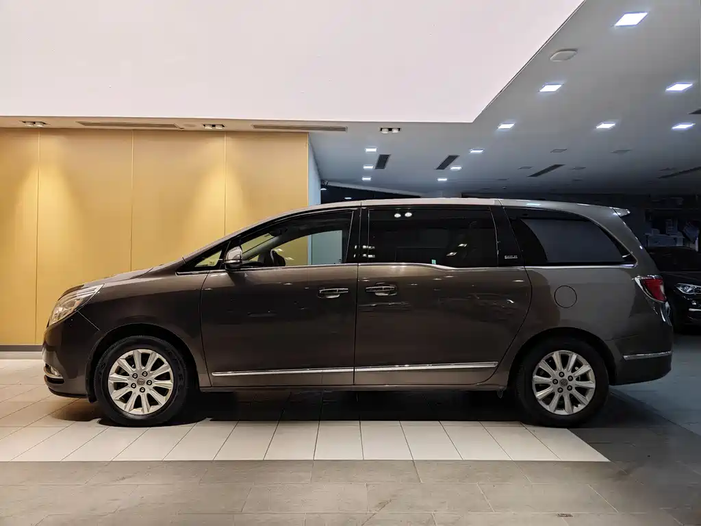 Buick GL8 2013 3.0L XT Luxury Flagship
