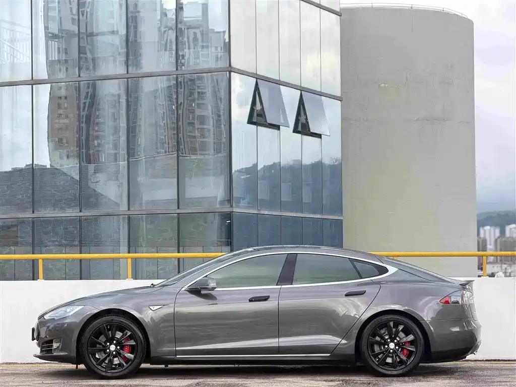 Tesla Model S — миниатюра 8