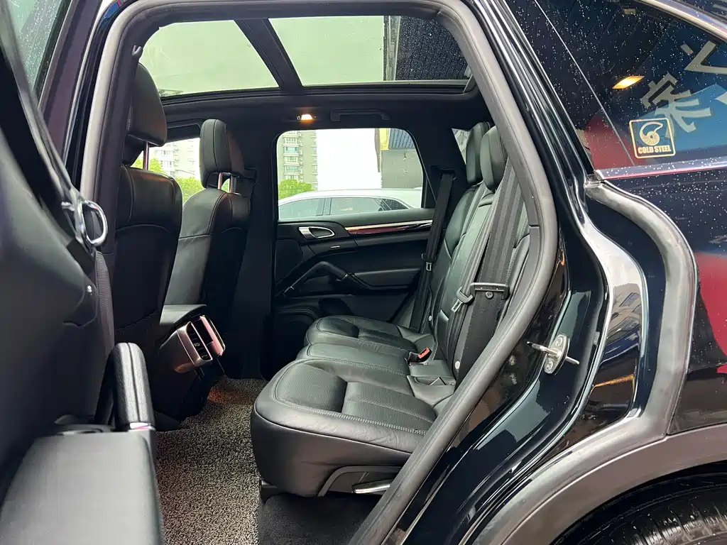 Porsche Cayenne — миниатюра 15