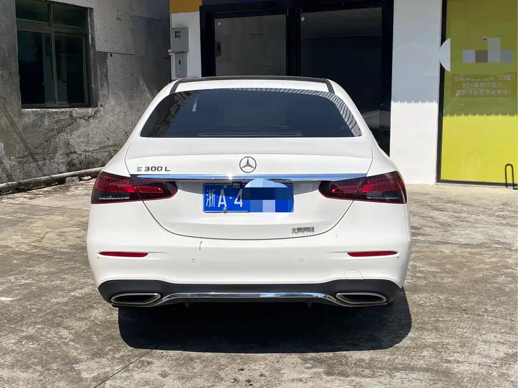 Mercedes-Benz E-Class — миниатюра 5