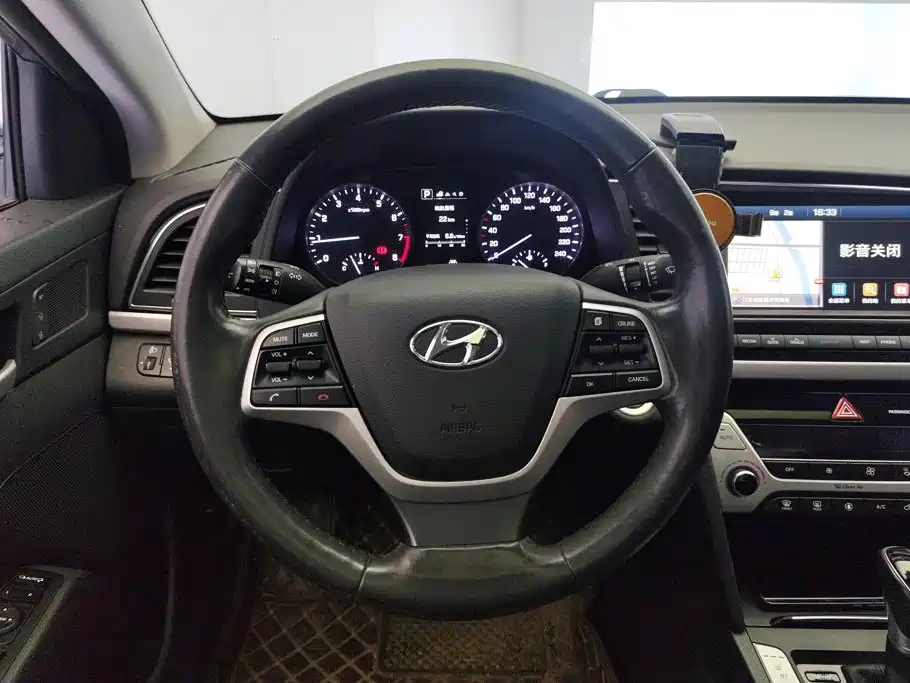 Hyundai Elantra — миниатюра 15