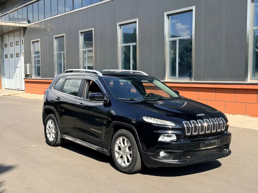 Jeep Cherokee — миниатюра 4