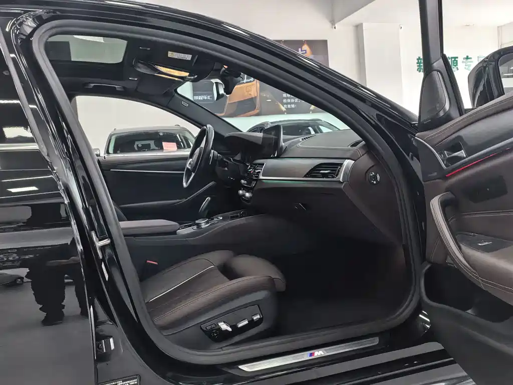 BMW 5 Series — миниатюра 18