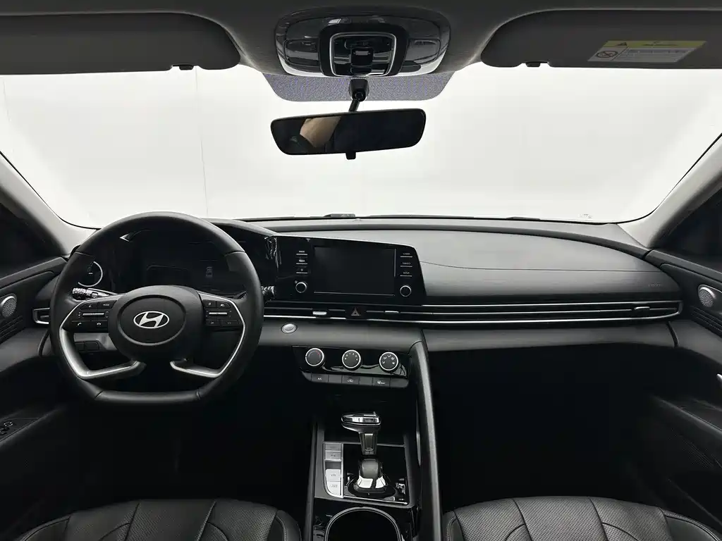 Hyundai Elantra — миниатюра 7