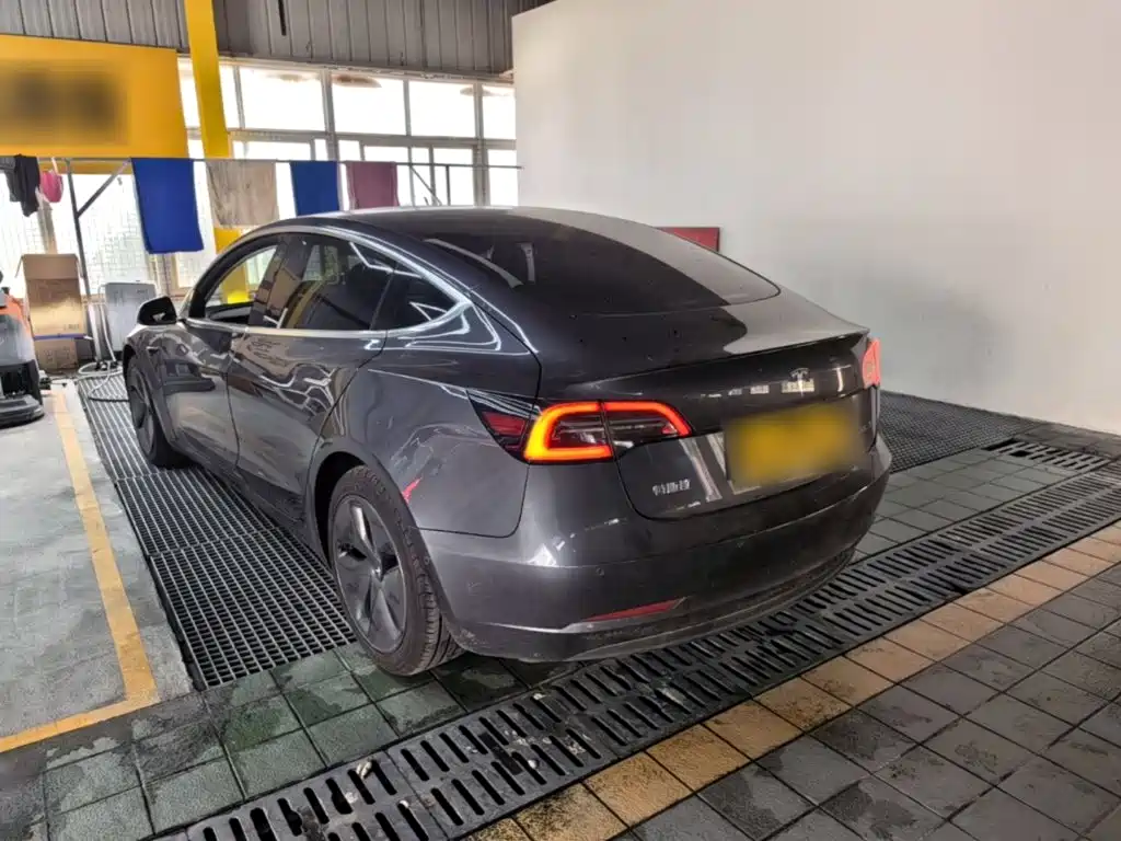 Tesla Model 3 — миниатюра 5