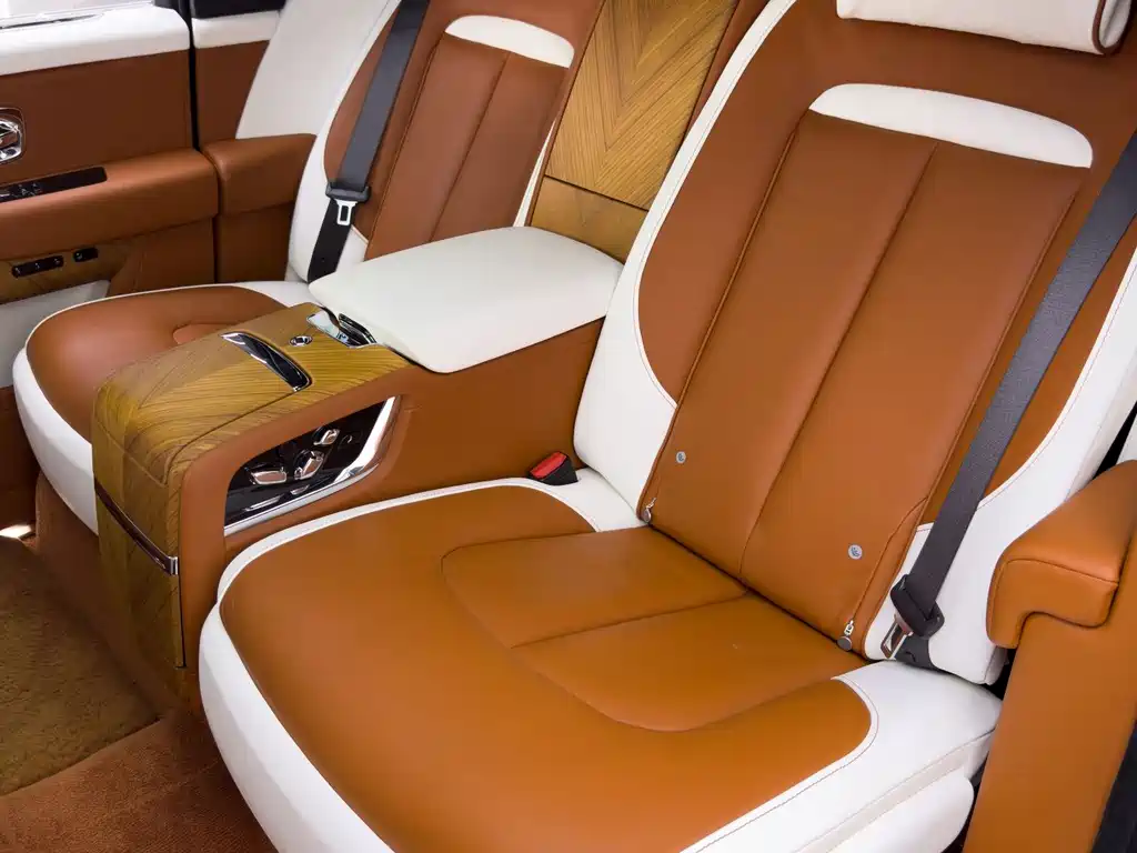 Rolls-Royce Cullinan — миниатюра 30