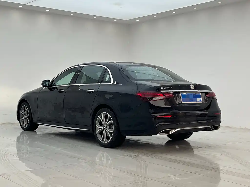 Mercedes-Benz E-Class - фото 11