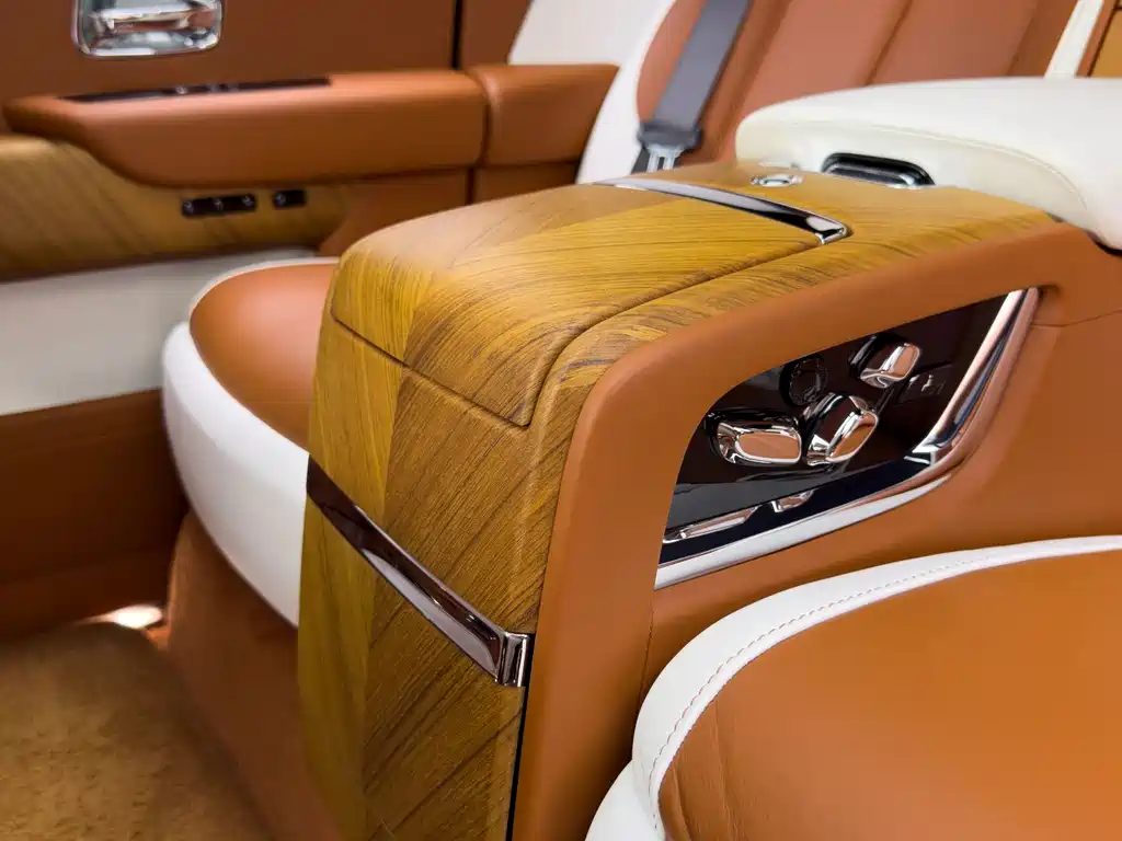Rolls-Royce Cullinan — миниатюра 37