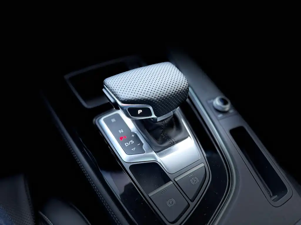Audi A4L 2024 40 TFSI Luxury