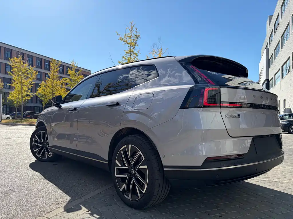 Volvo XC70 PHEV — миниатюра 4
