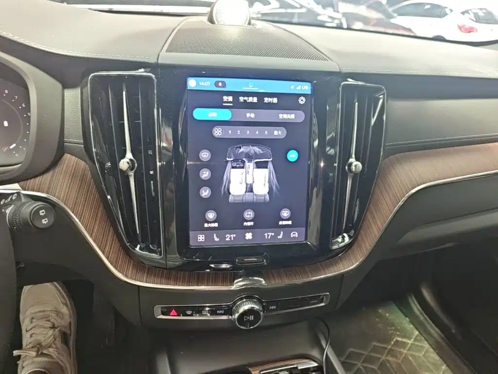 Volvo XC60 — миниатюра 13