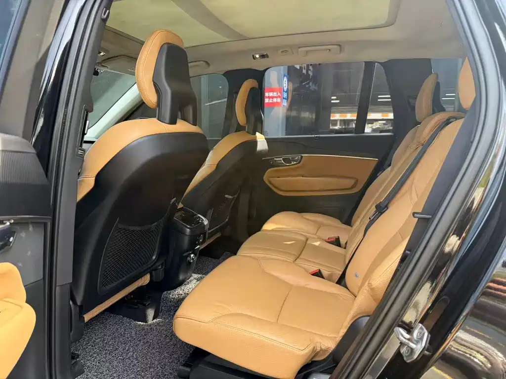 Volvo XC90 2015 T6 7 мест