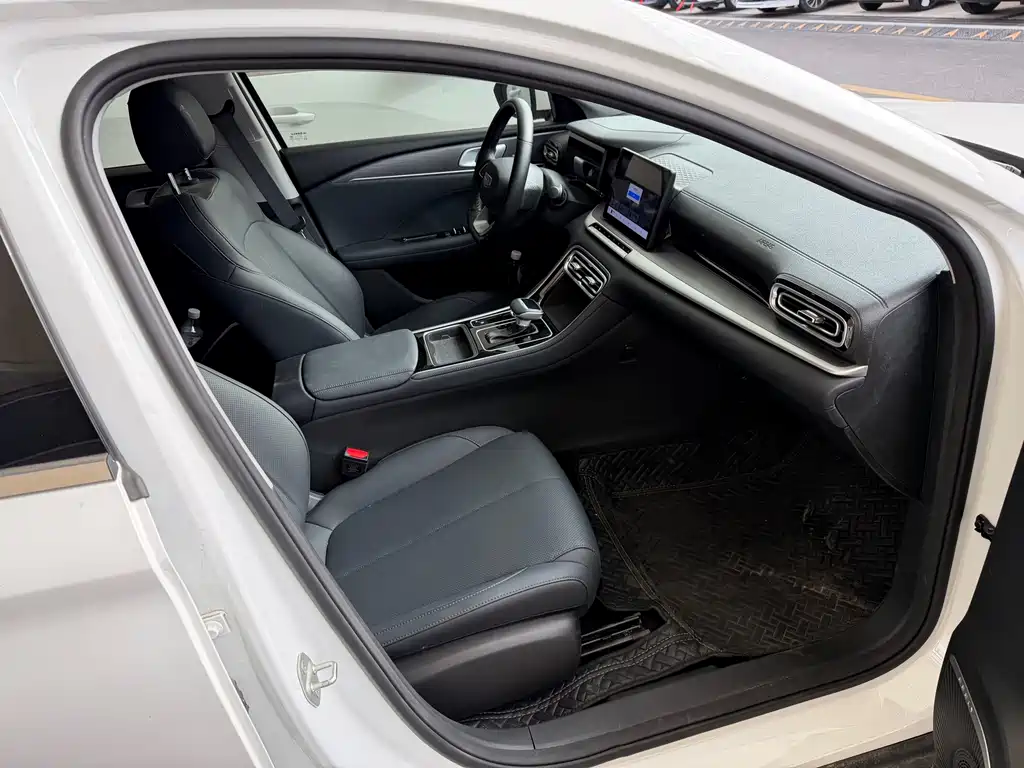 Geely Emgrand — миниатюра 8