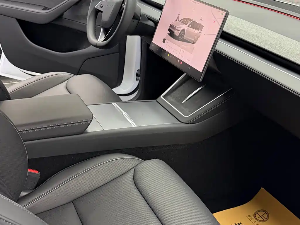 Tesla Model Y L
