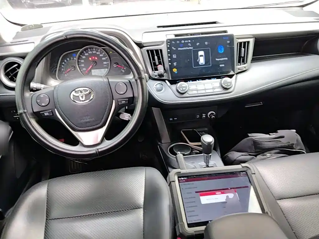Toyota RAV4 — миниатюра 10