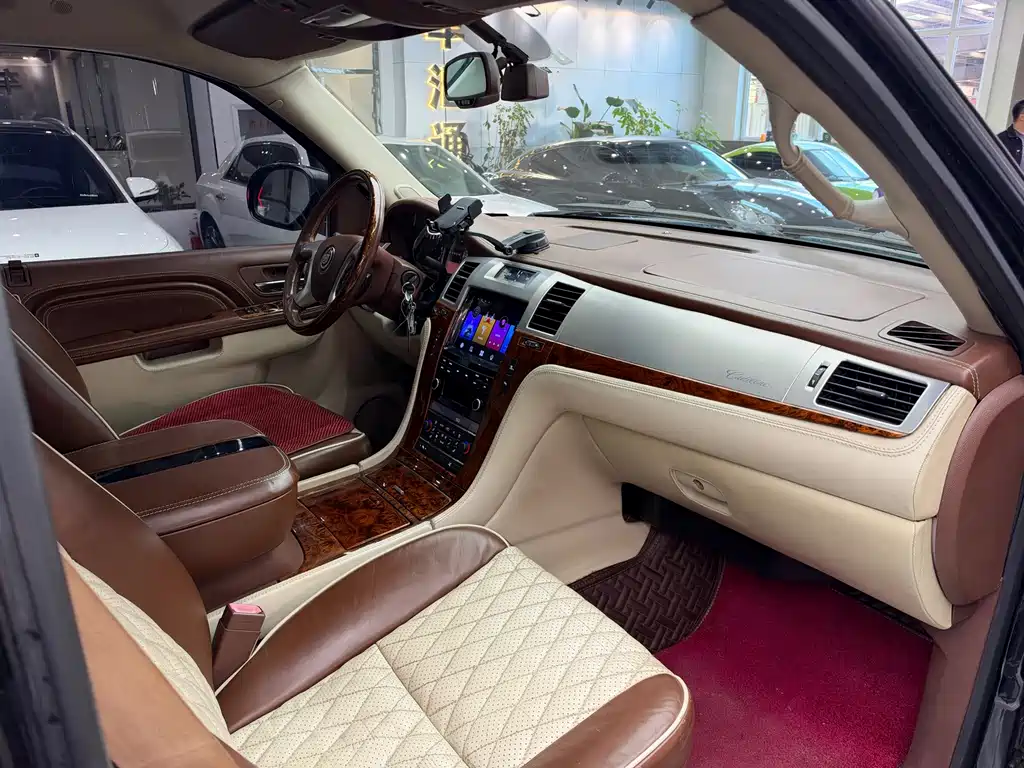 Cadillac Escalade — миниатюра 10