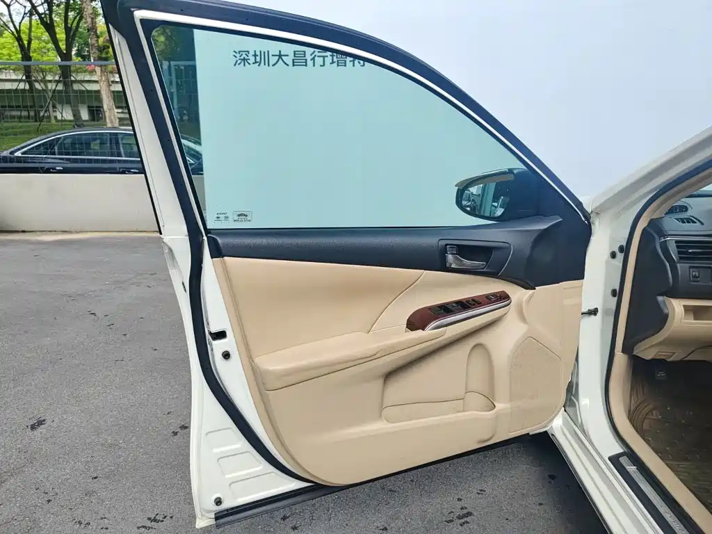 Toyota Camry — миниатюра 14