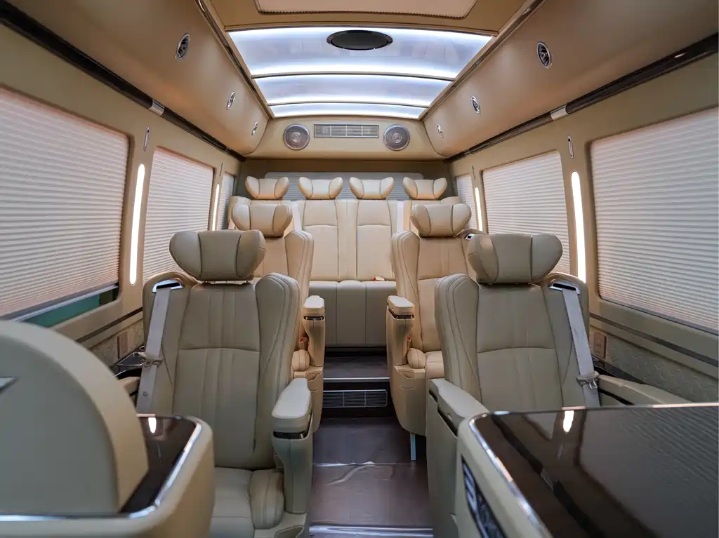 Toyota Coaster — миниатюра 12