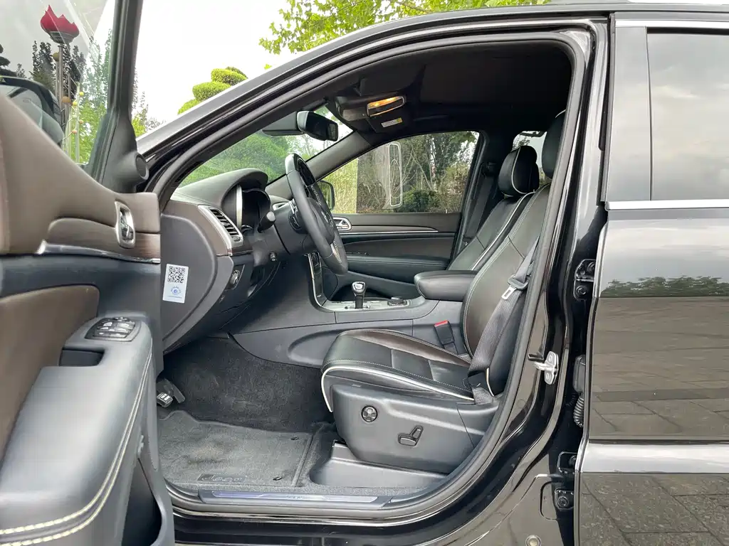 Jeep Grand Cherokee (Import) — миниатюра 17